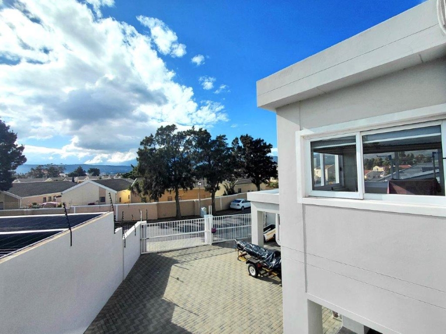 4 Bedroom Property for Sale in Fairview Golf Estate Western Cape